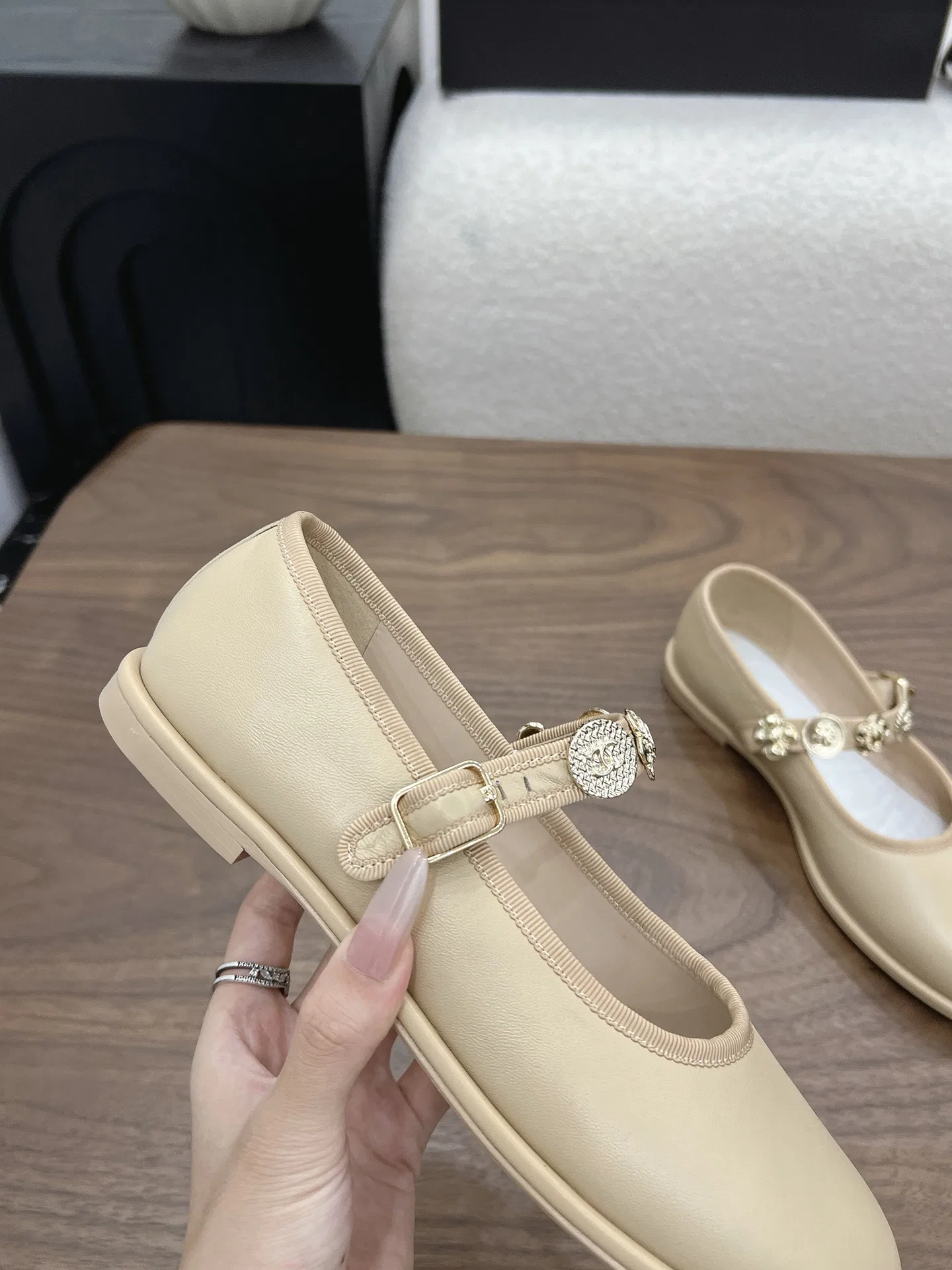 CHA 27FW MSEOZZY 129 플랫슈즈 18