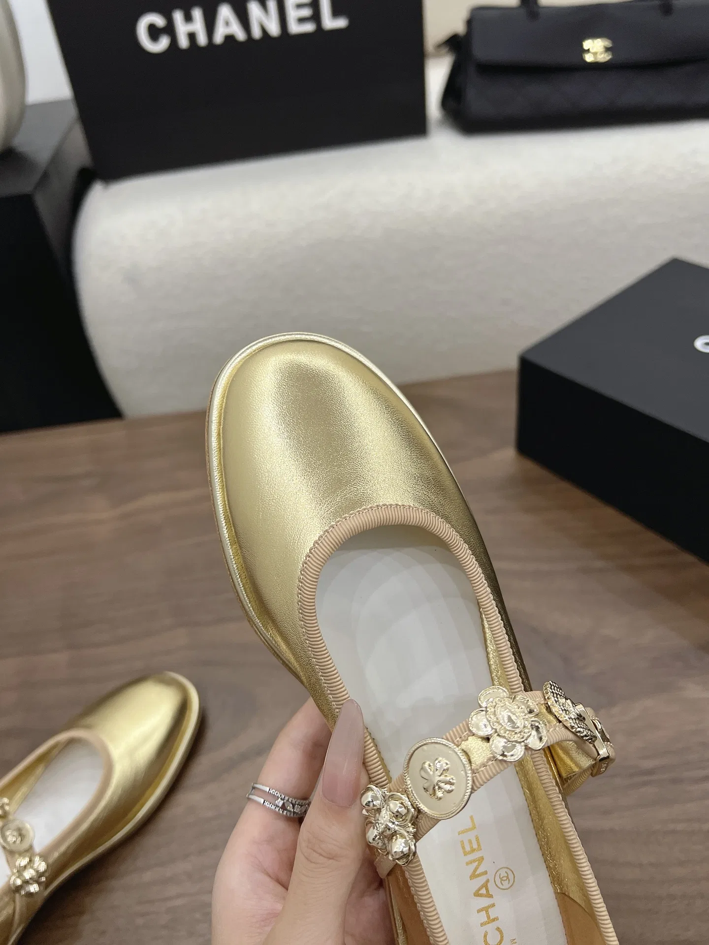CHA 27FW MSEOZZY 129 플랫슈즈 34
