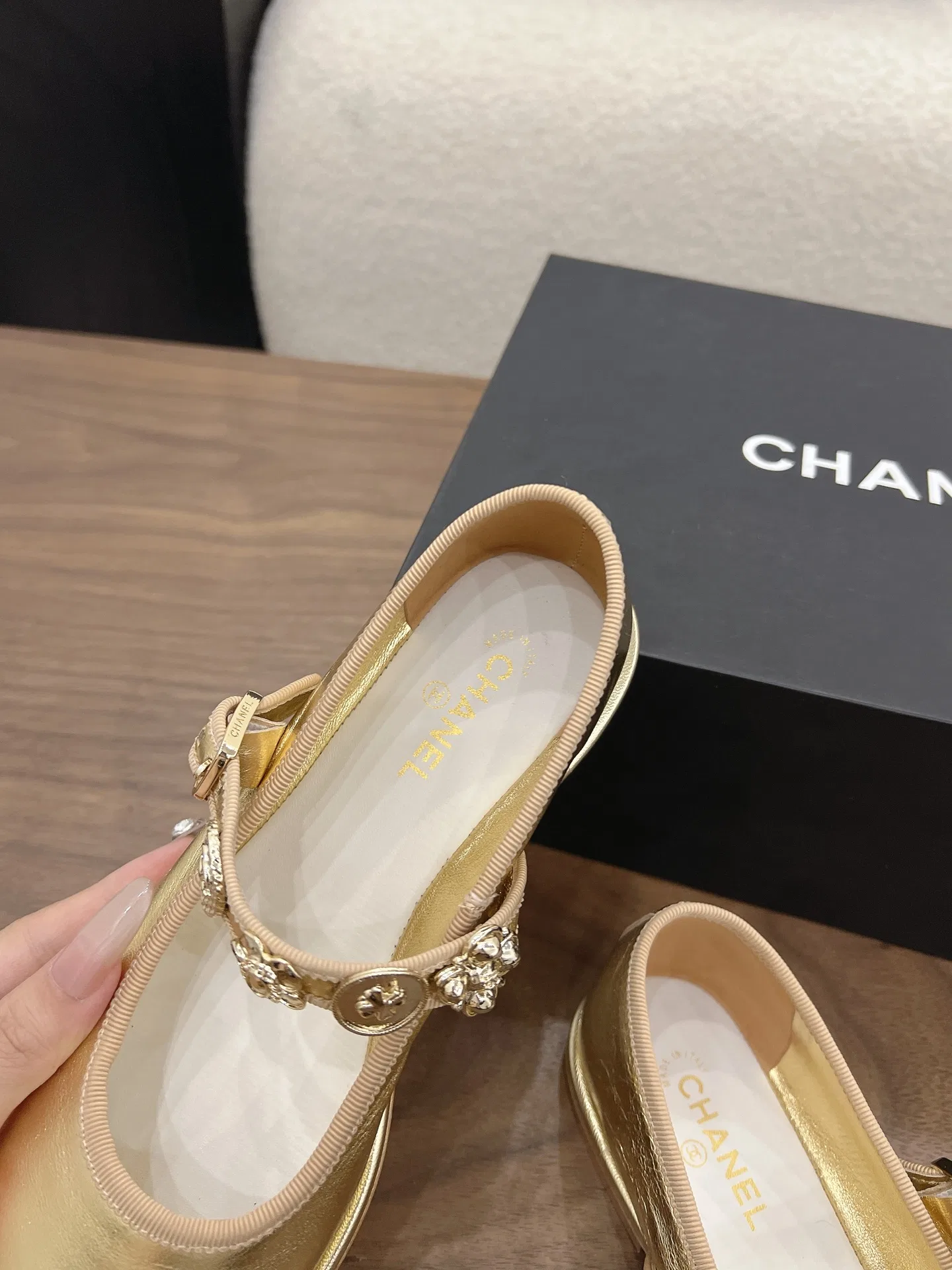 CHA 27FW MSEOZZY 129 플랫슈즈 35