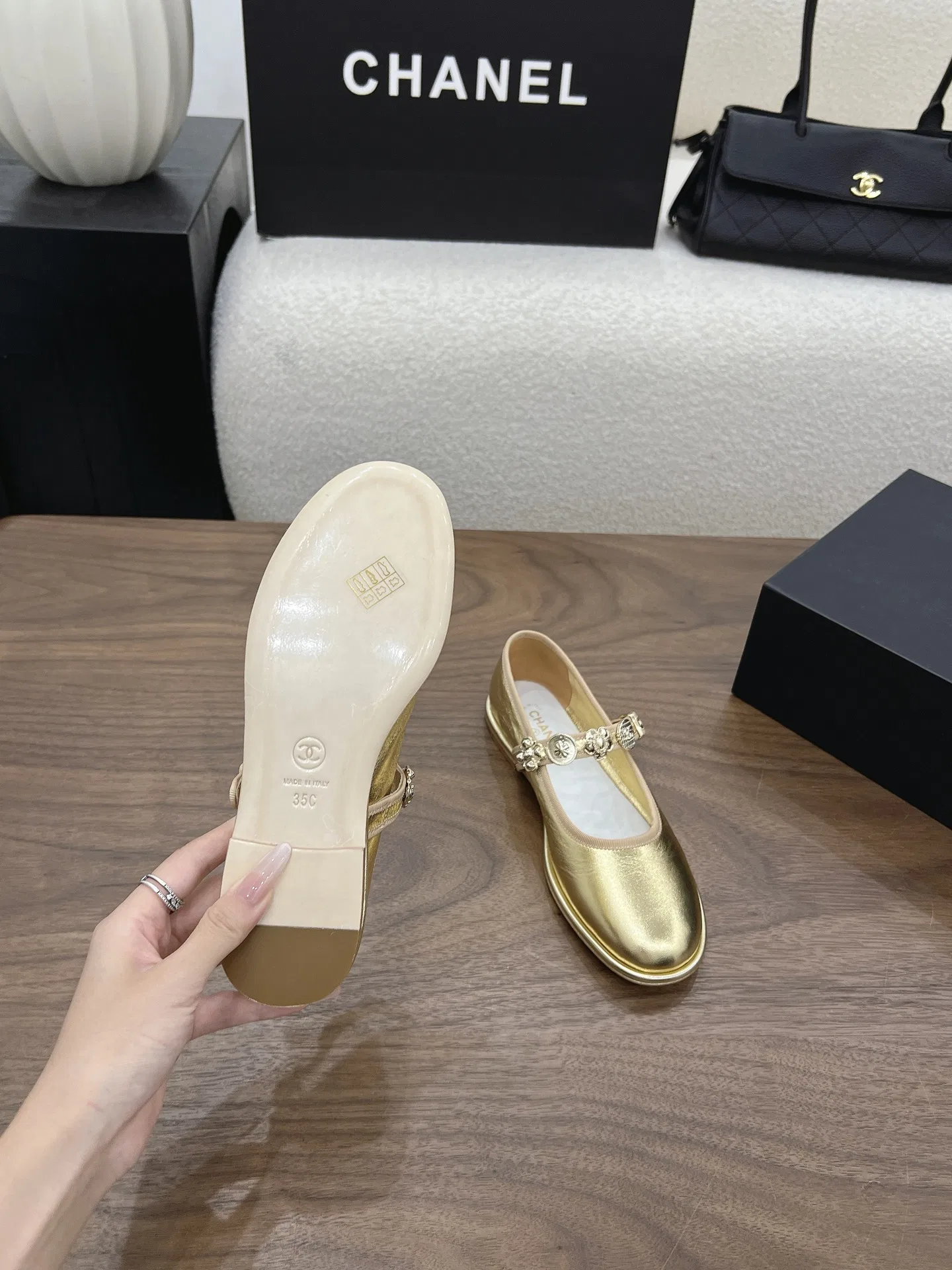 CHA 27FW MSEOZZY 129 플랫슈즈 36