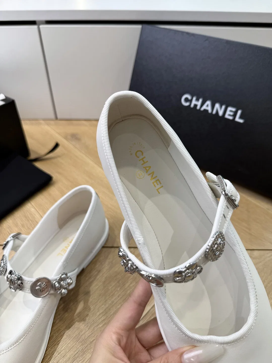 CHA 27FW MSEOZZY 147 플랫슈즈 24