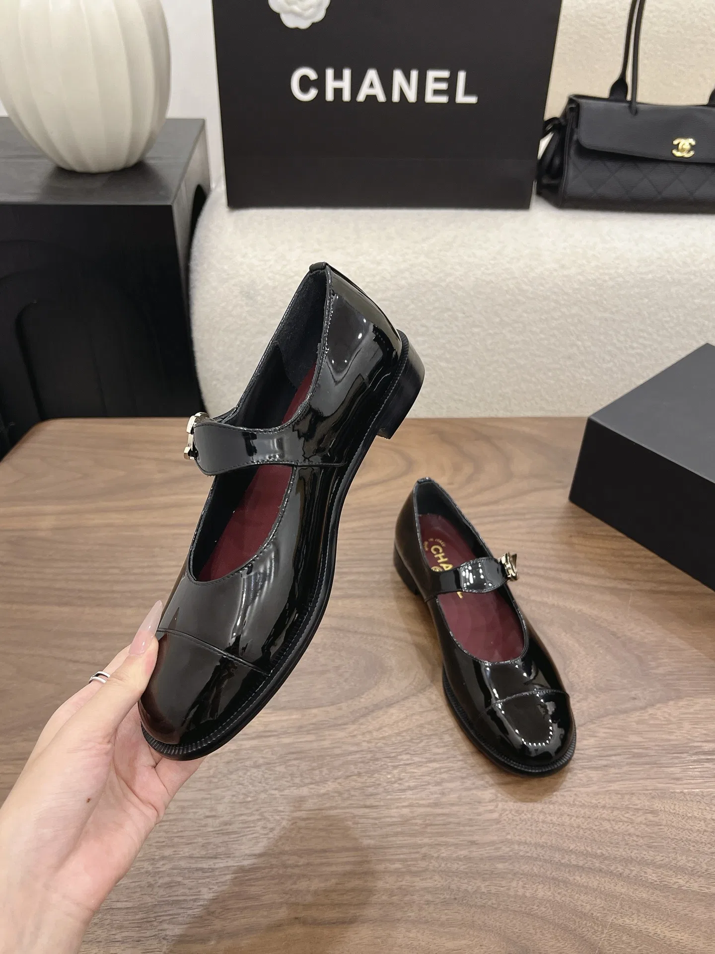 CHA 27FW MSEOZZY 148 플랫슈즈 36