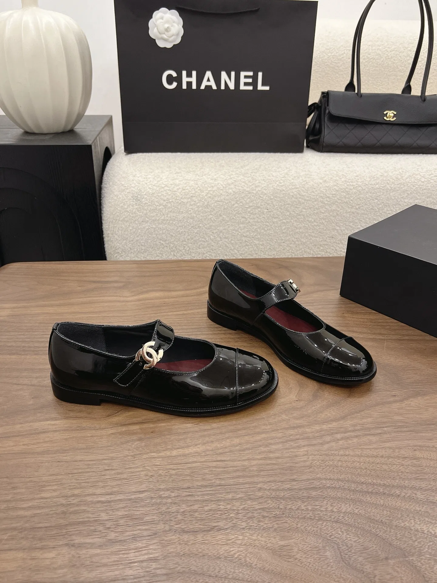 CHA 27FW MSEOZZY 148 플랫슈즈 38