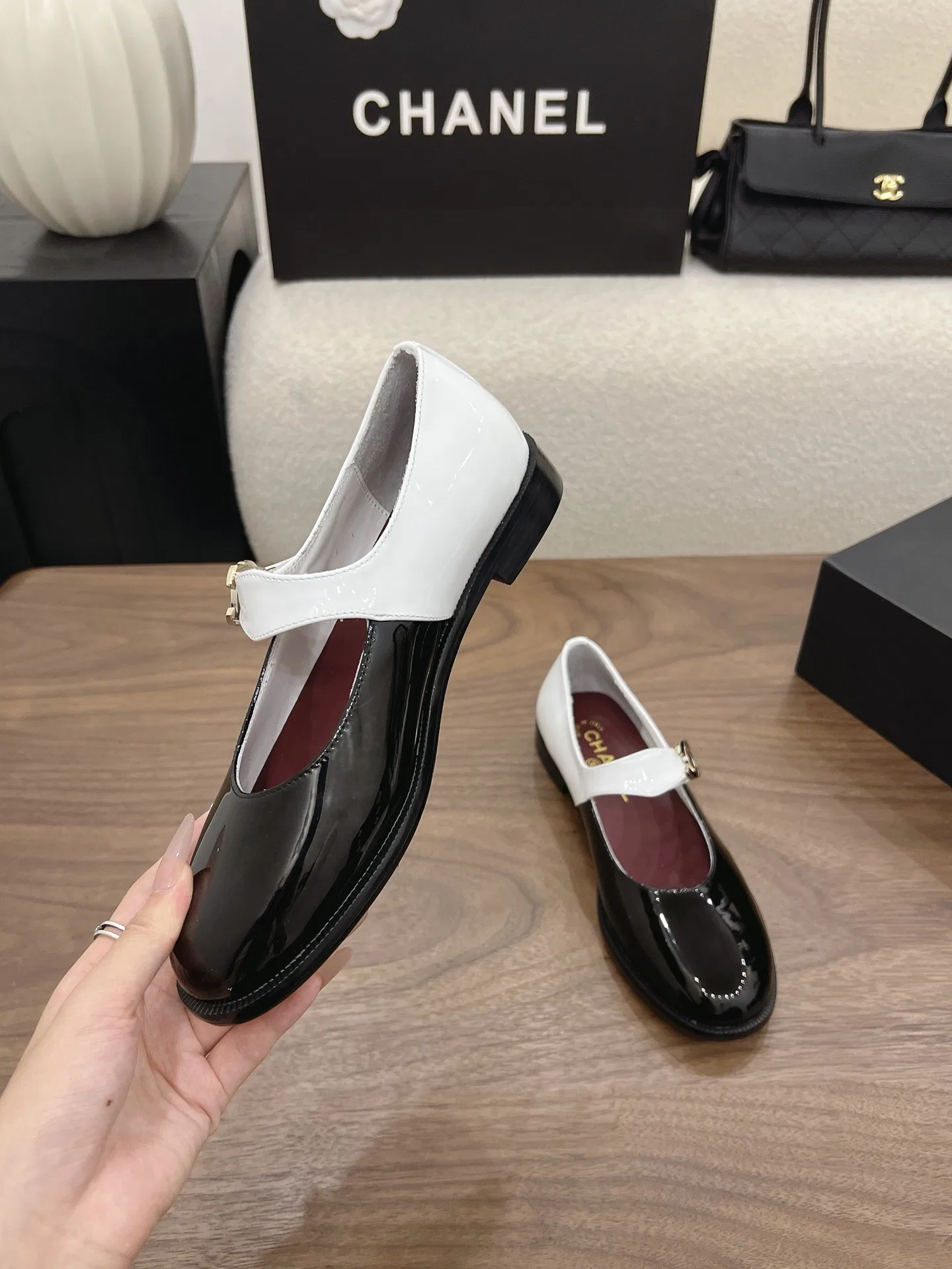 CHA 27FW MSEOZZY 149 플랫슈즈 13