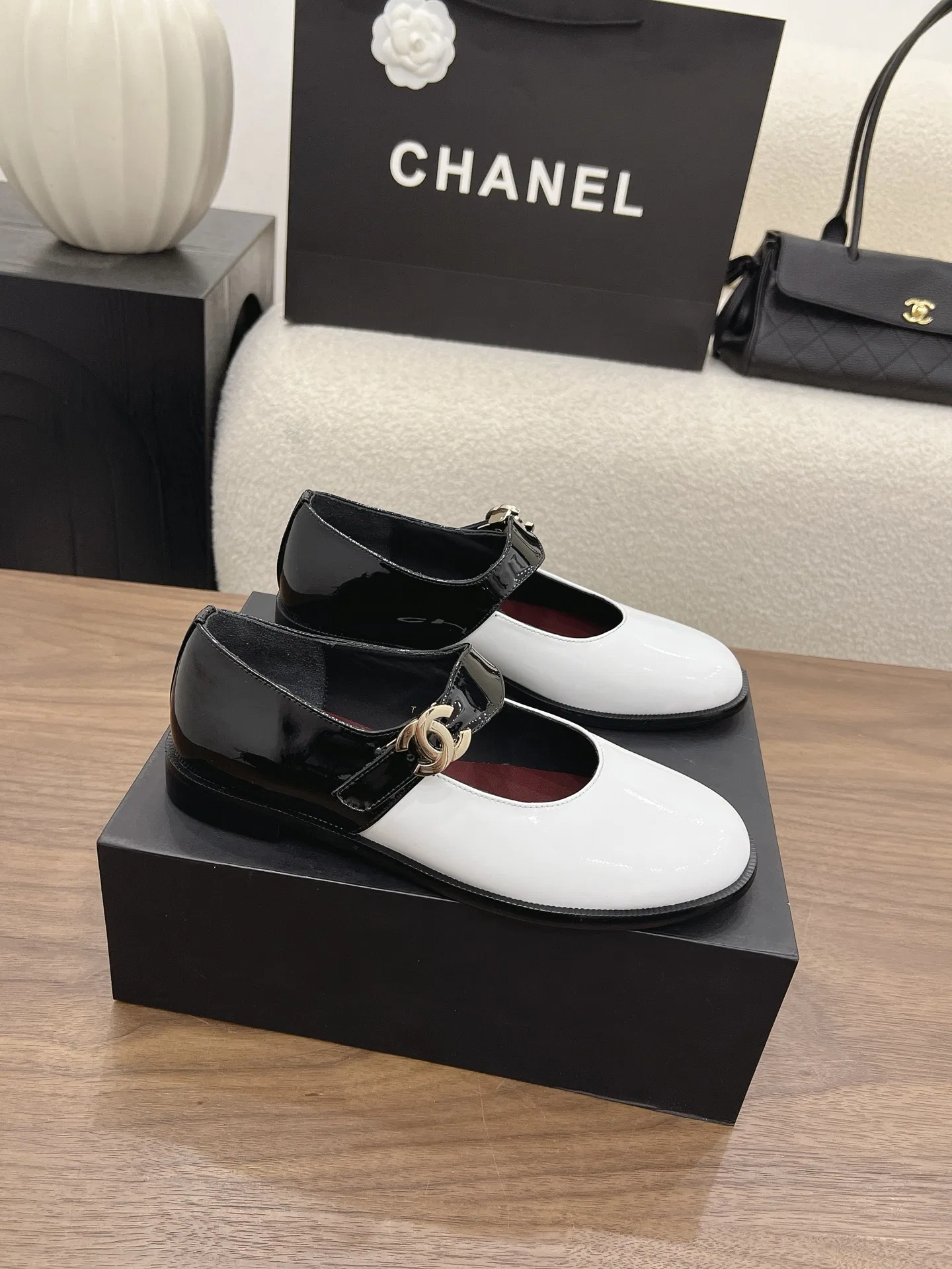 CHA 27FW MSEOZZY 149 플랫슈즈 30