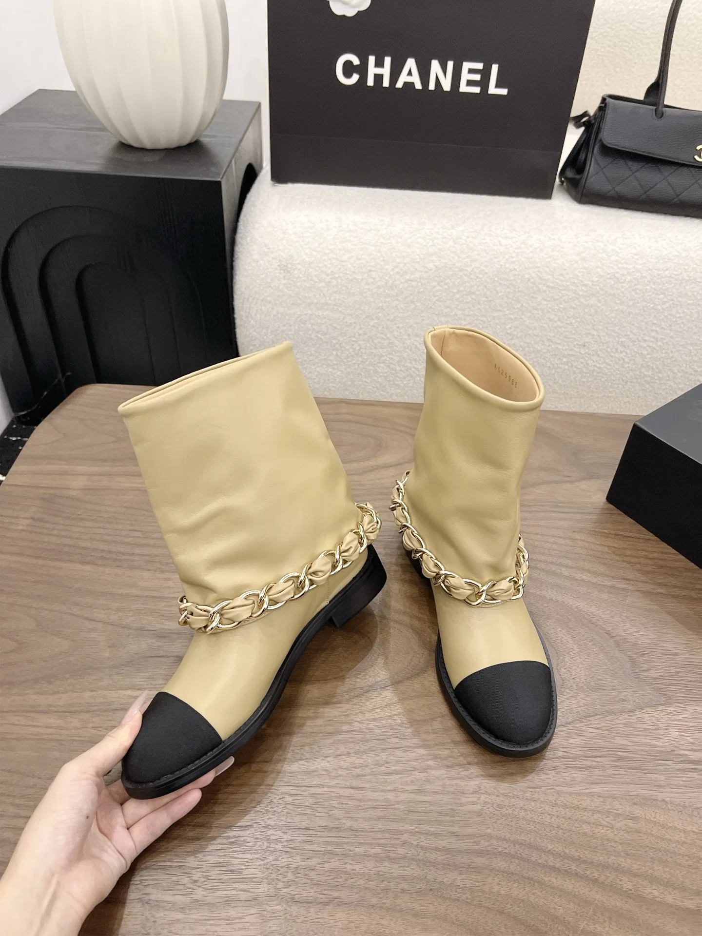 CHA 27FW MSEOZZY 156 부츠 8