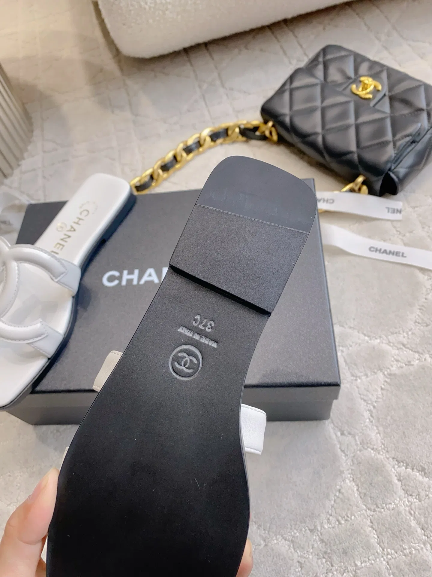 CHA 27FW UJBYKFD 001 슬리퍼 13