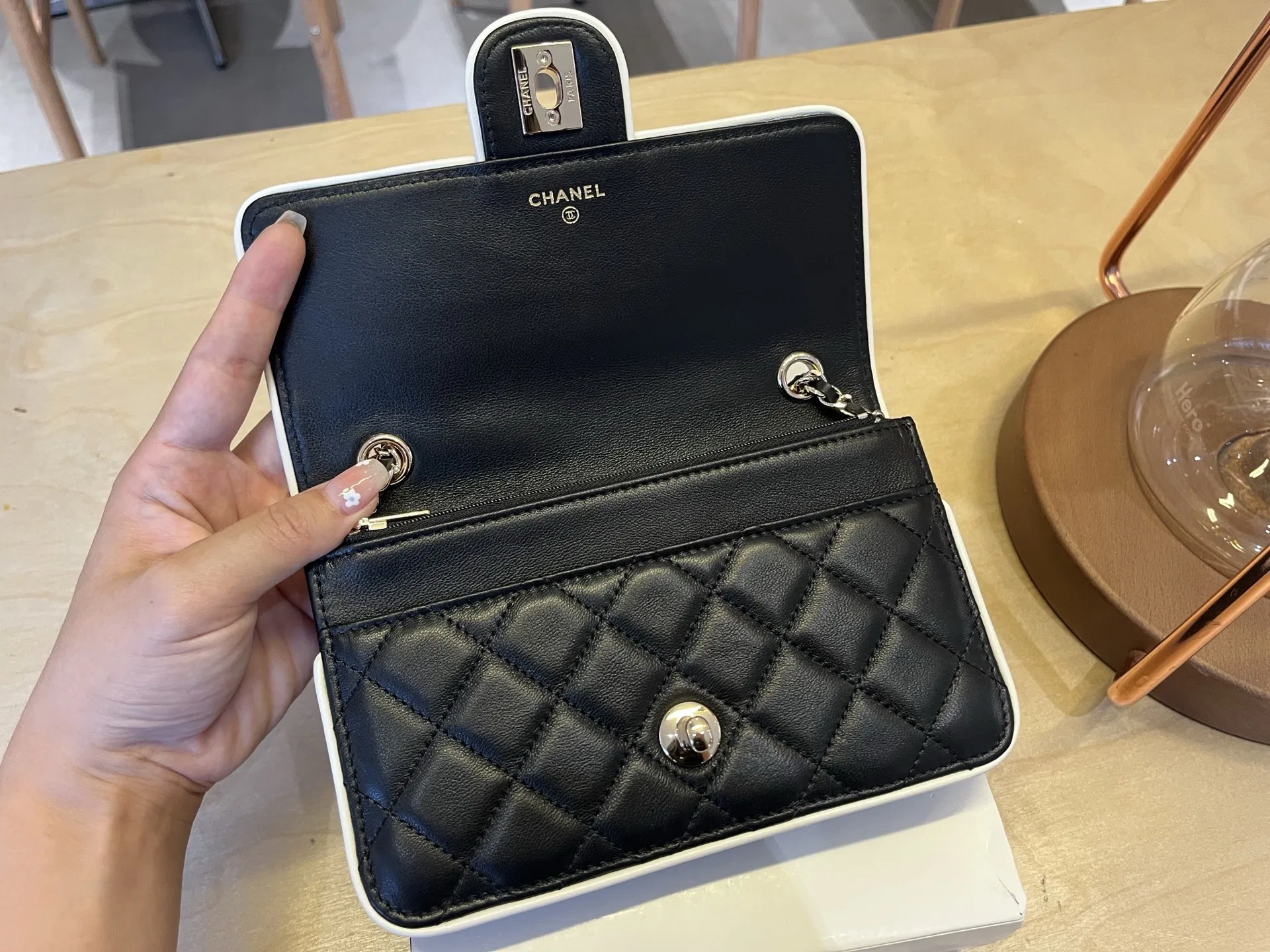 CHA 27FW WBNDIHA 044 미니백 27