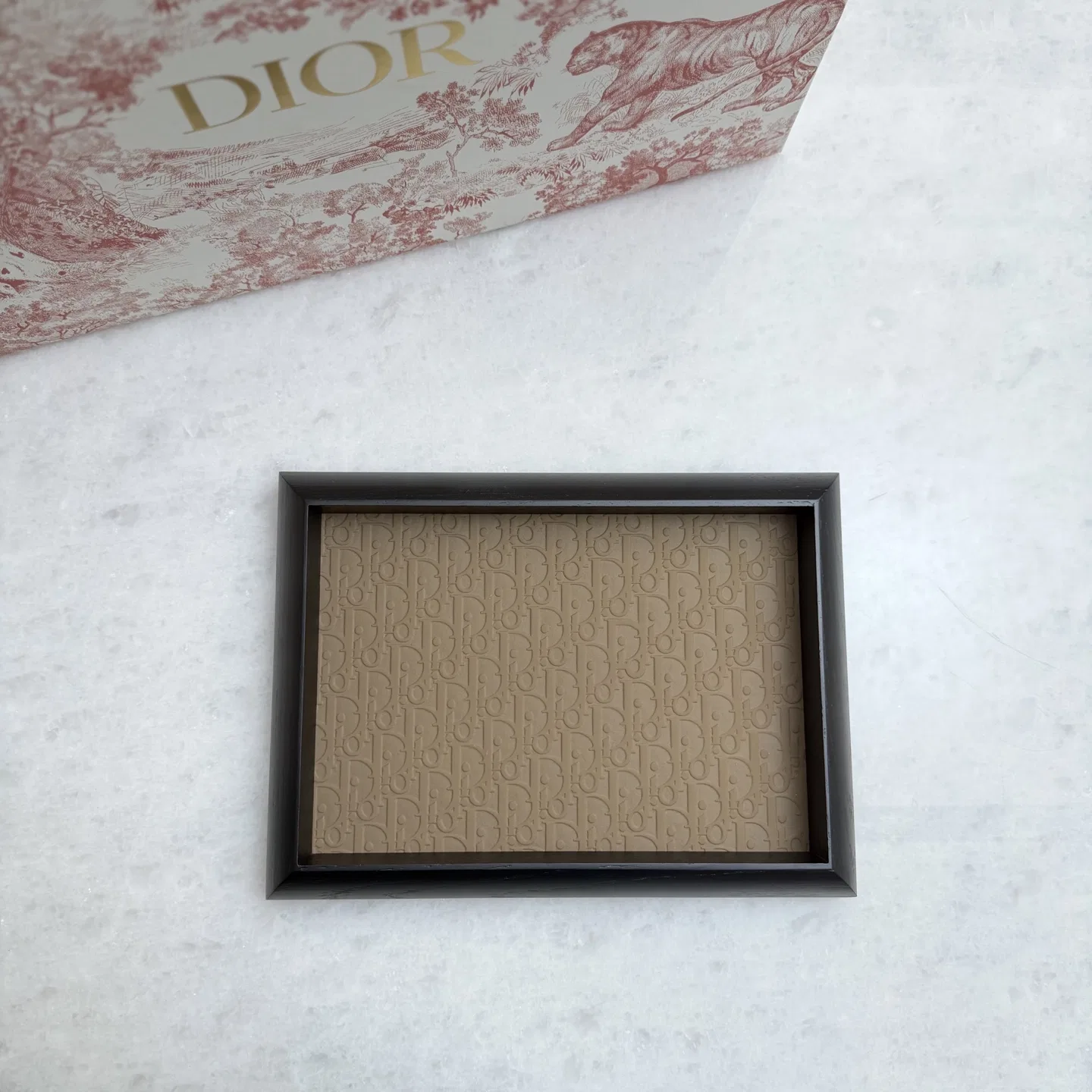 DIO 27FW HEYSUYT 009 트레이 42