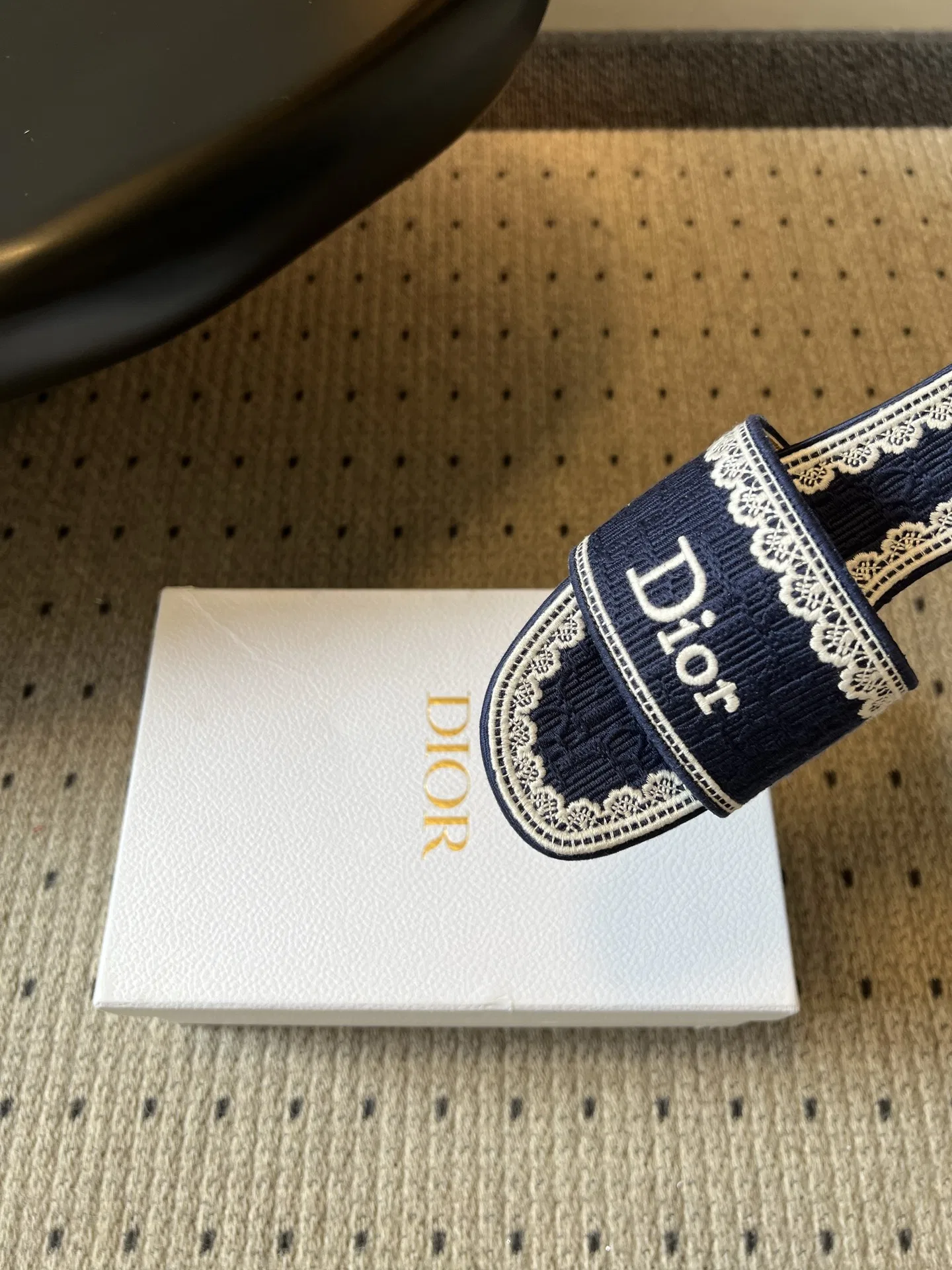 DIO 27FW KXAHBPC 001 슬리퍼 7