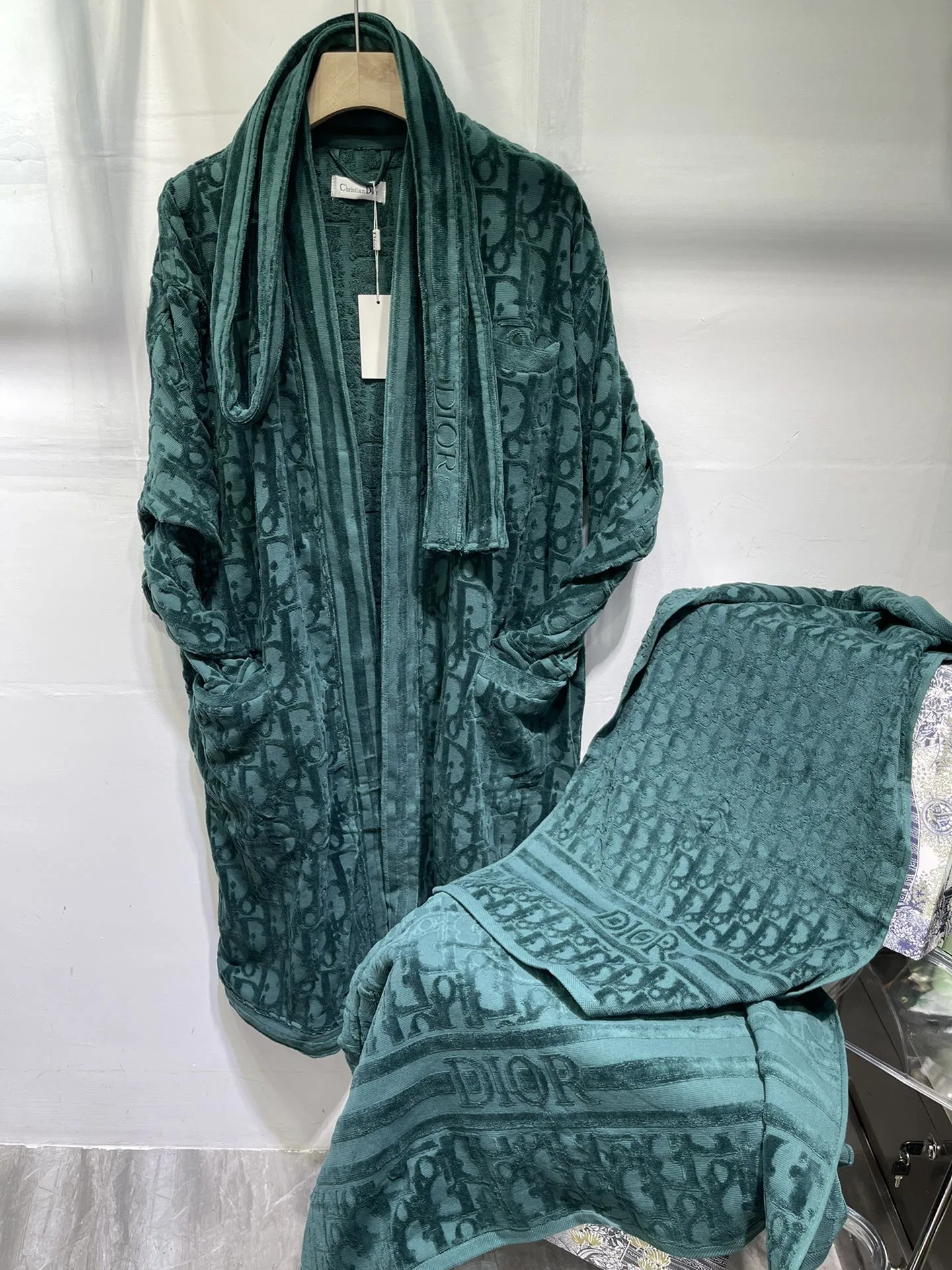 DIO 27FW OJOMUZF 001 가운 15