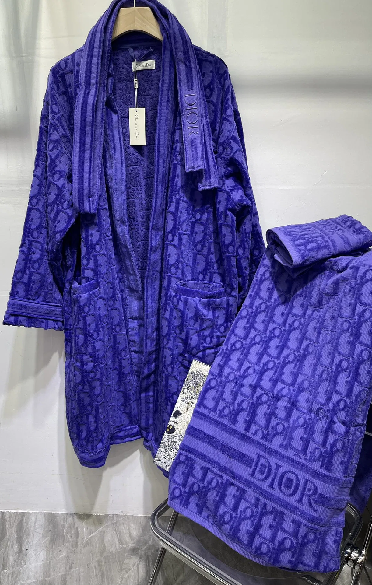 DIO 27FW OJOMUZF 001 가운 19
