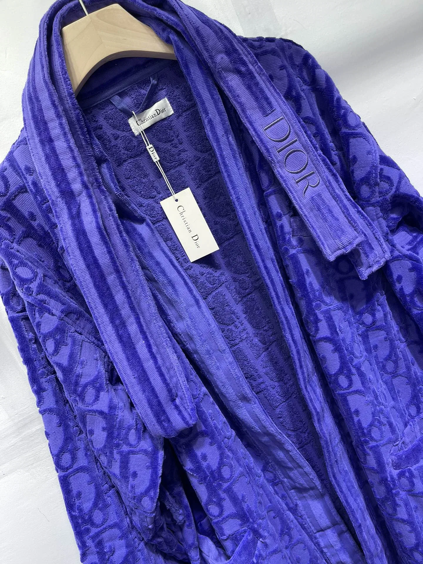 DIO 27FW OJOMUZF 001 가운 21
