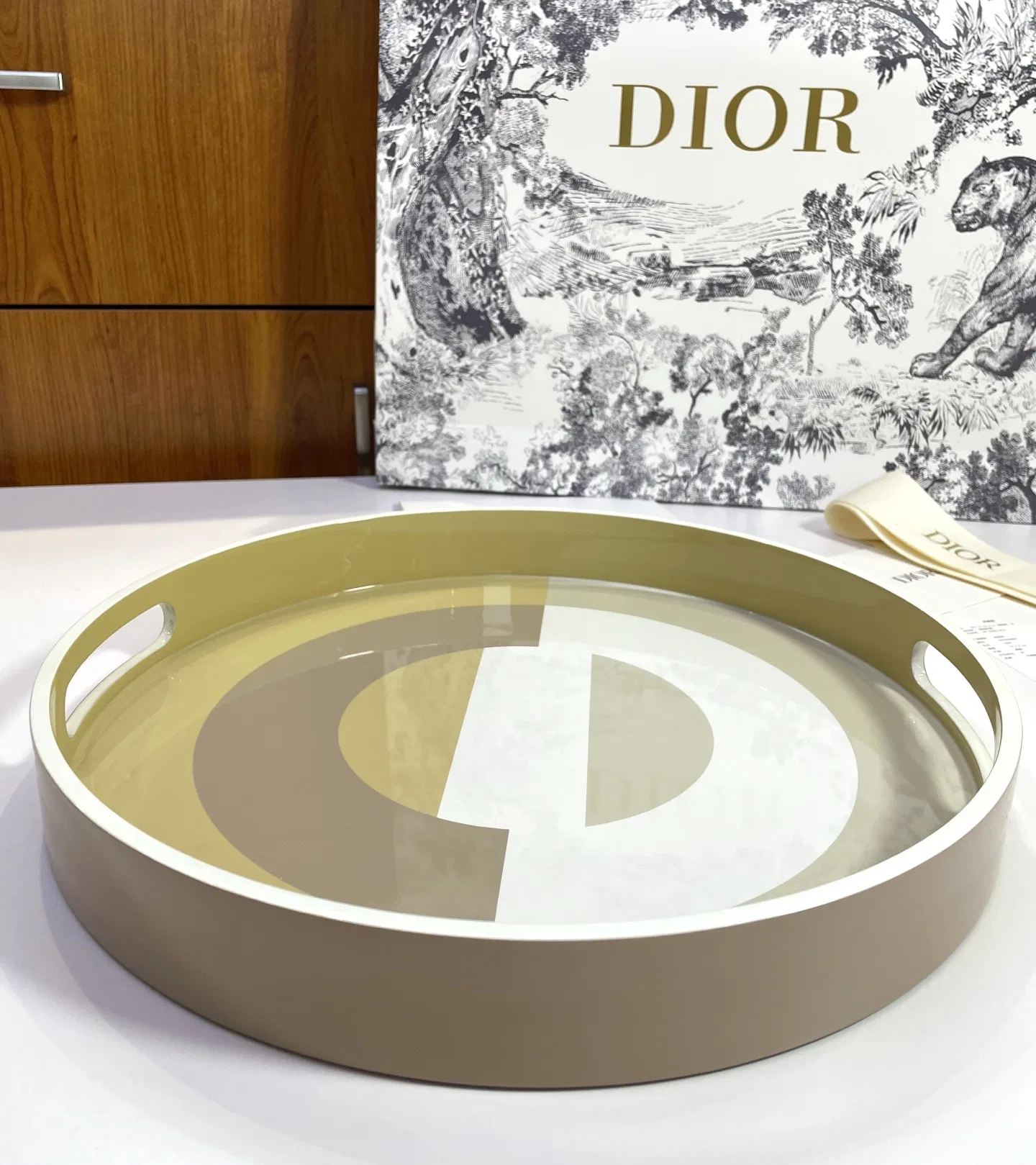 DIO 27FW OJOMUZF 002 트레이 9