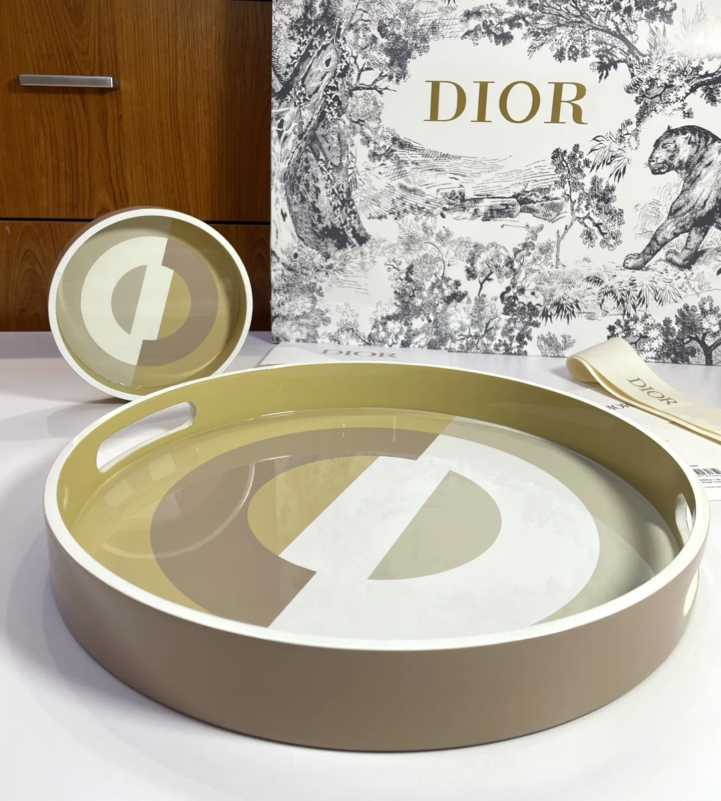 DIO 27FW OJOMUZF 002 트레이 15