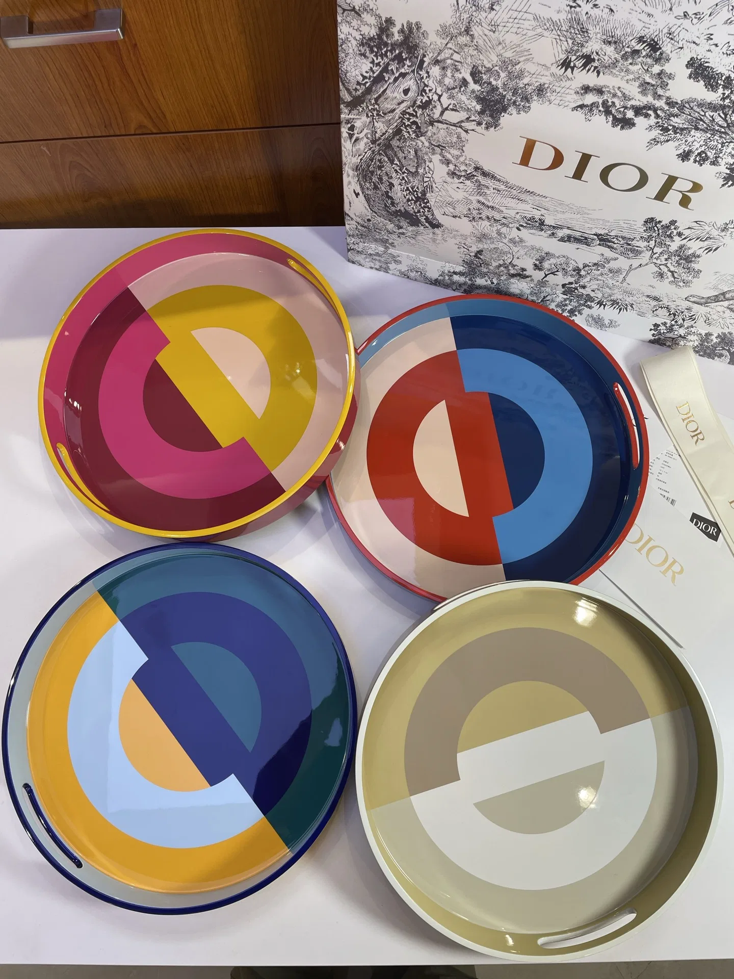DIO 27FW OJOMUZF 002 트레이 17
