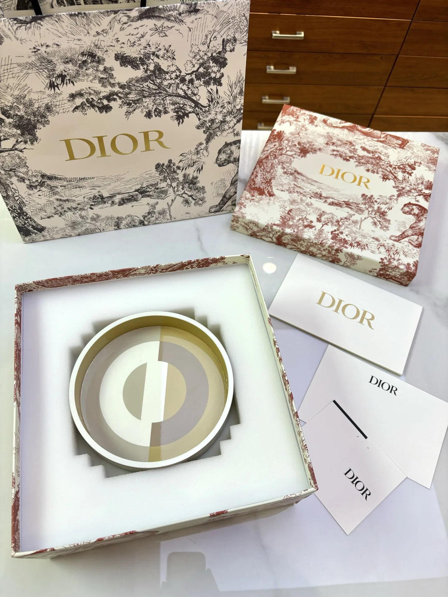 DIO 27FW OJOMUZF 002 트레이 60