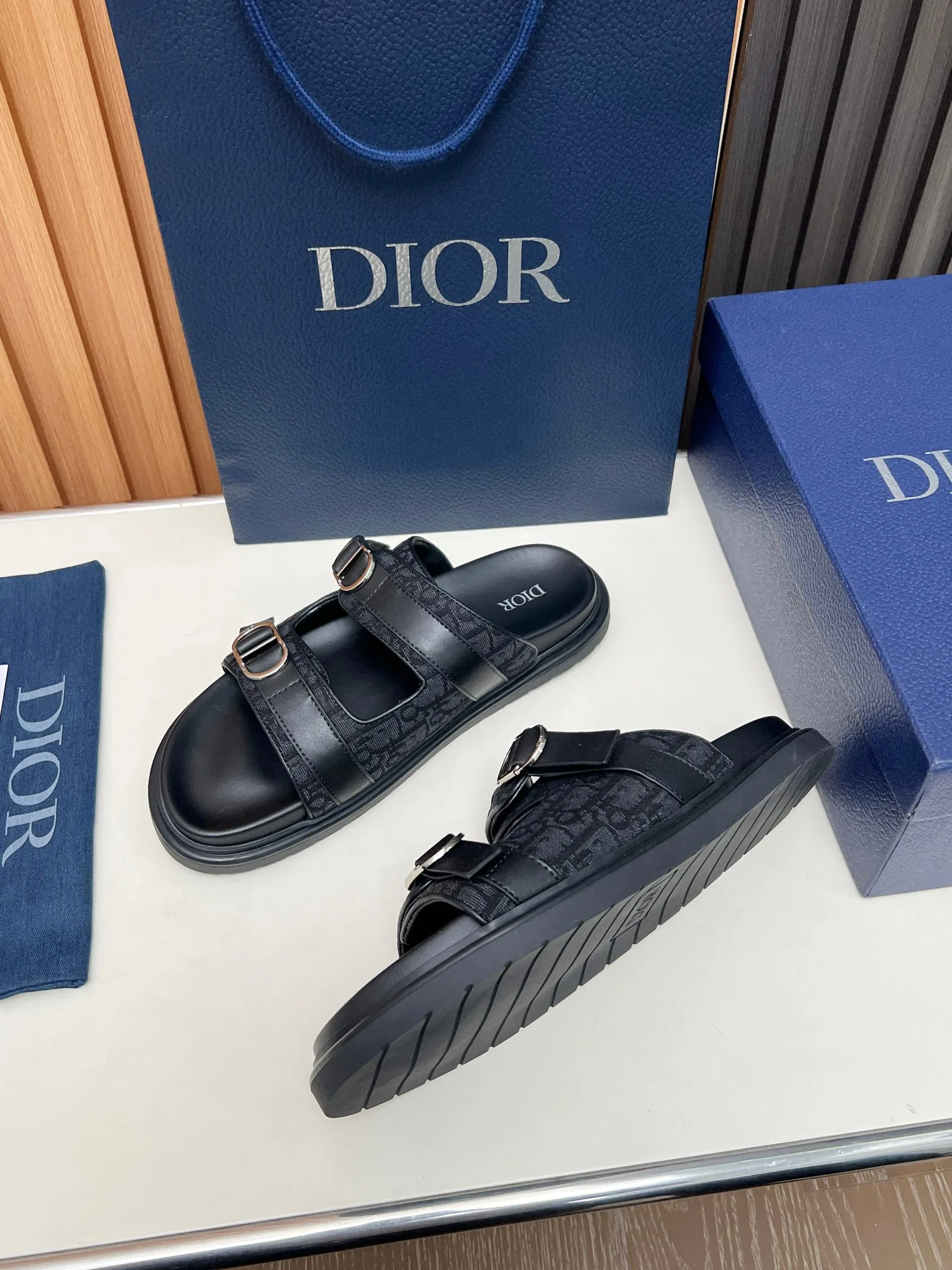 DIO 27FW VDWLMEJ 001 샌들 9