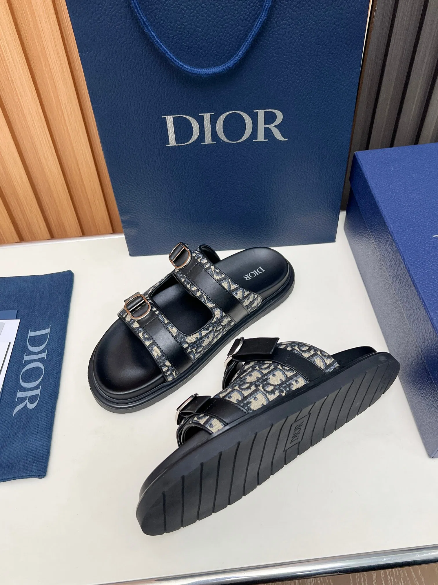 DIO 27FW VDWLMEJ 001 샌들 15
