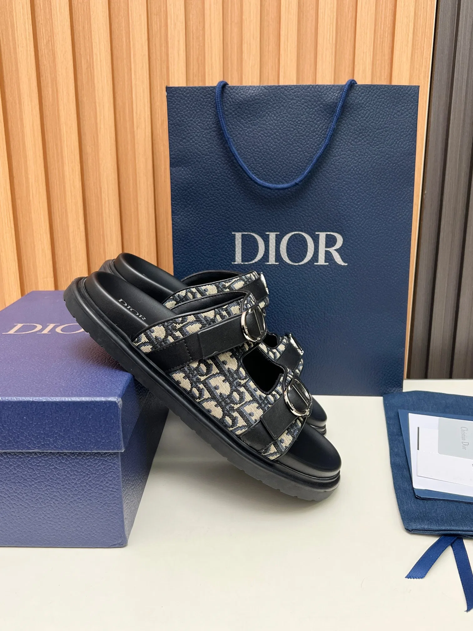DIO 27FW VDWLMEJ 001 샌들 17