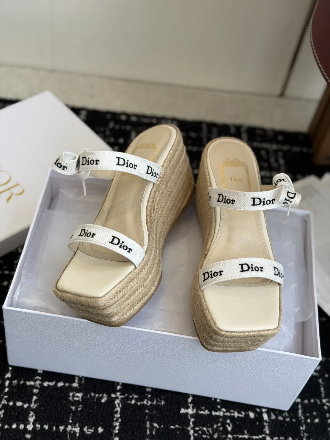 DIO 27FW VDWLMEJ 014 샌들 15