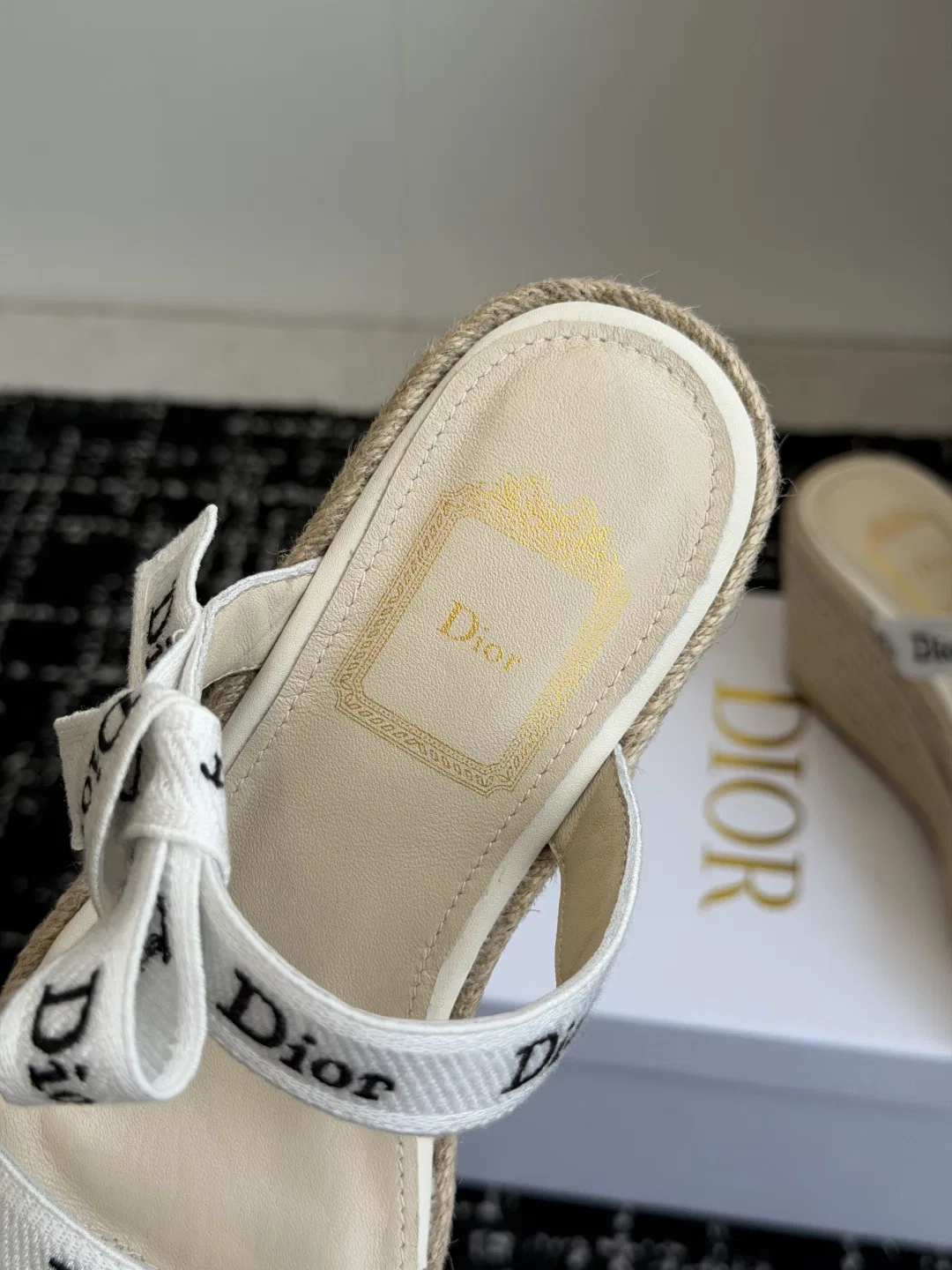 DIO 27FW VDWLMEJ 014 샌들 16