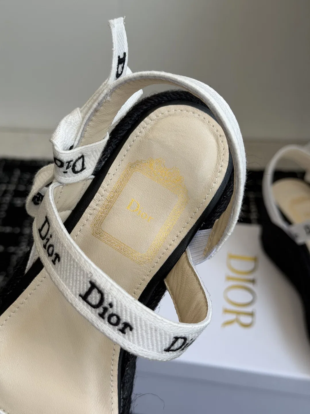 DIO 27FW VDWLMEJ 014 샌들 25