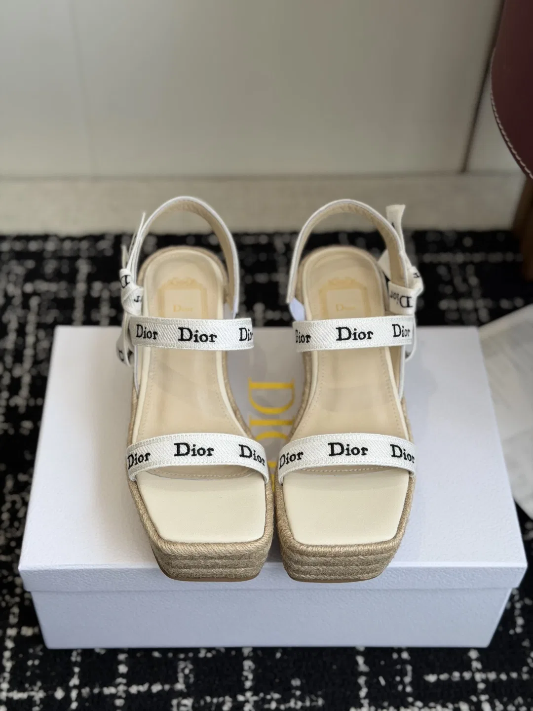 DIO 27FW VDWLMEJ 014 샌들 28