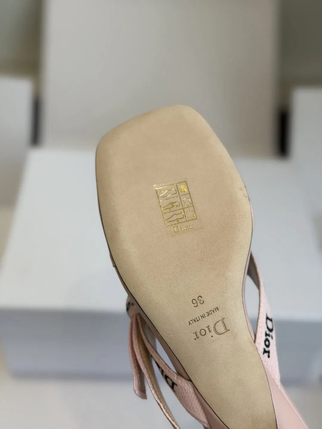 DIO 27FW VDWLMEJ 017 쪼리 9