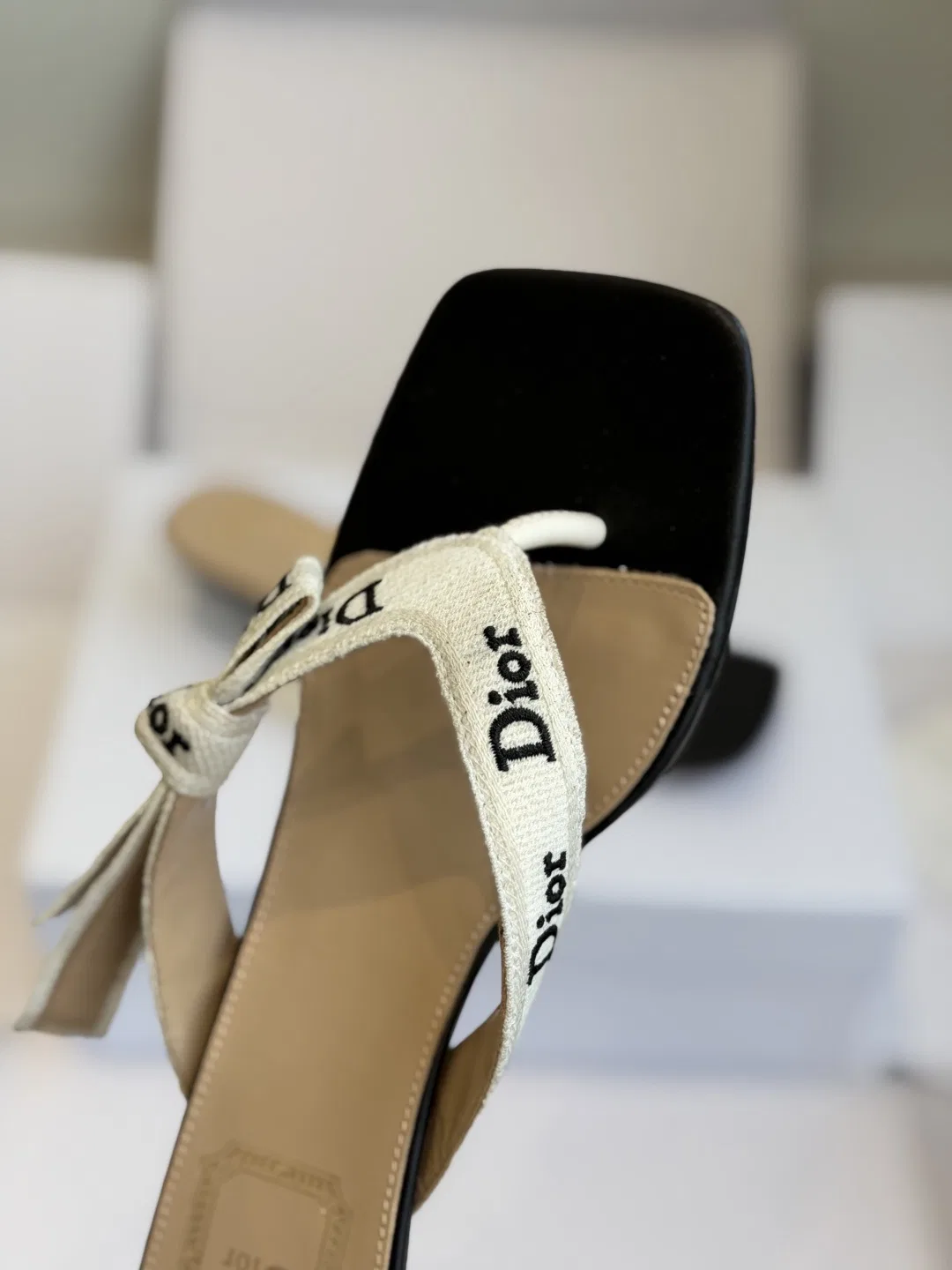 DIO 27FW VDWLMEJ 017 쪼리 14