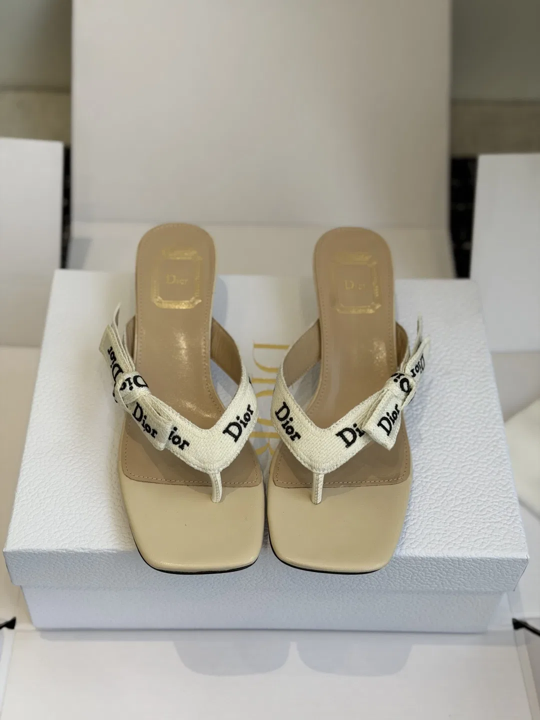 DIO 27FW VDWLMEJ 017 쪼리 19