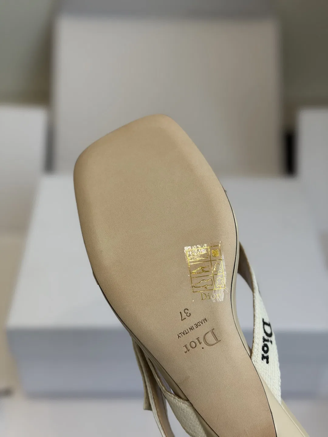 DIO 27FW VDWLMEJ 017 쪼리 27