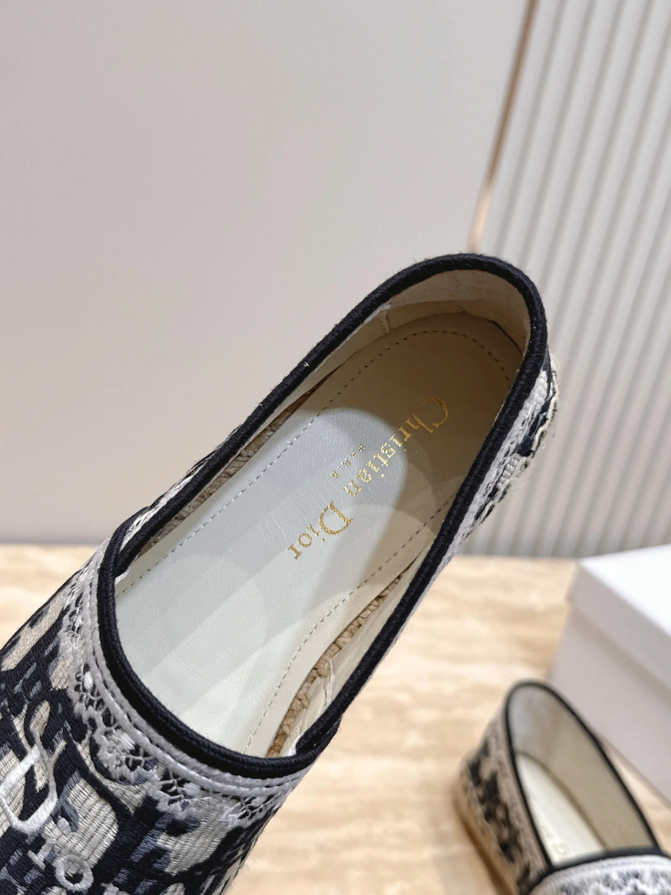 DIO 27FW YPLVSJI 052 플랫슈즈 25