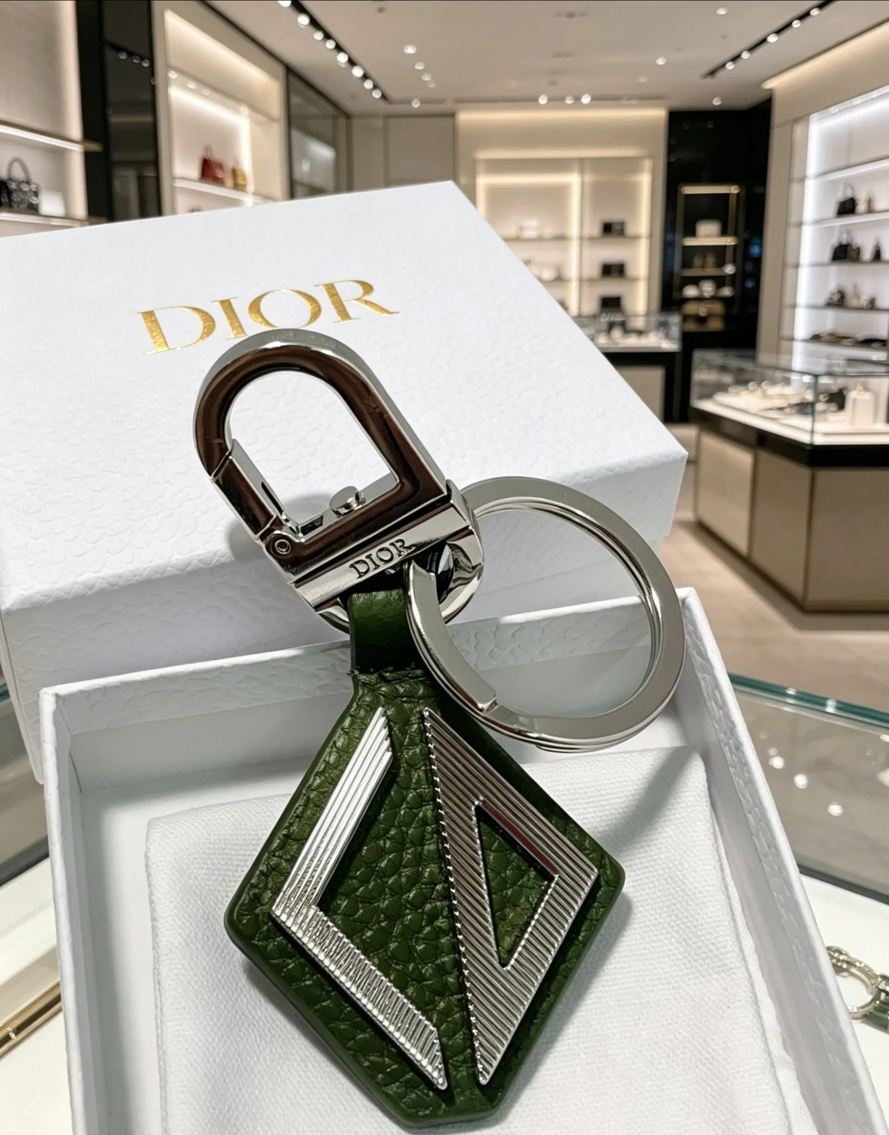DIO 27FW ZLVJDSY 001 키링 15