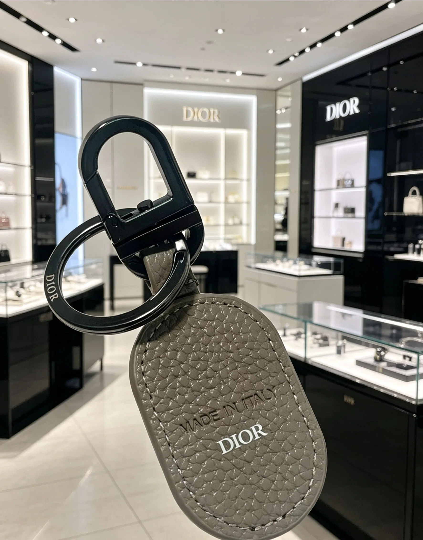 DIO 27FW ZLVJDSY 003 키링 19