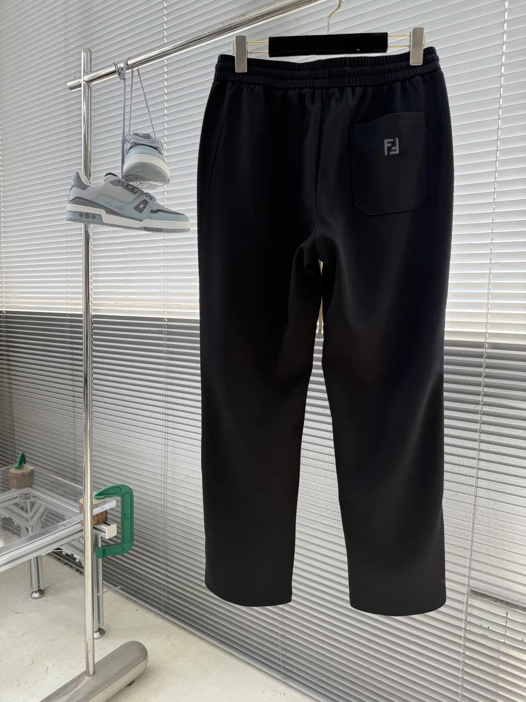 FEN 27FW CAFYNRN 003 스웻팬츠 10