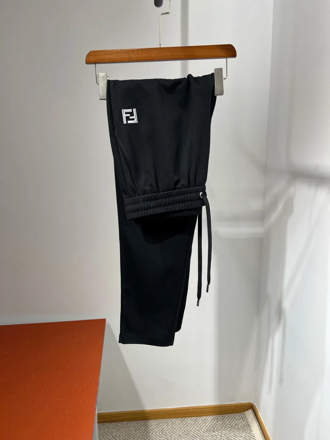FEN 27FW CAFYNRN 009 스웻팬츠 8