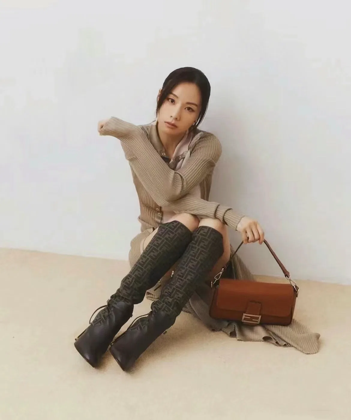 FEN 27FW CMBSDWE 015 미니백 47