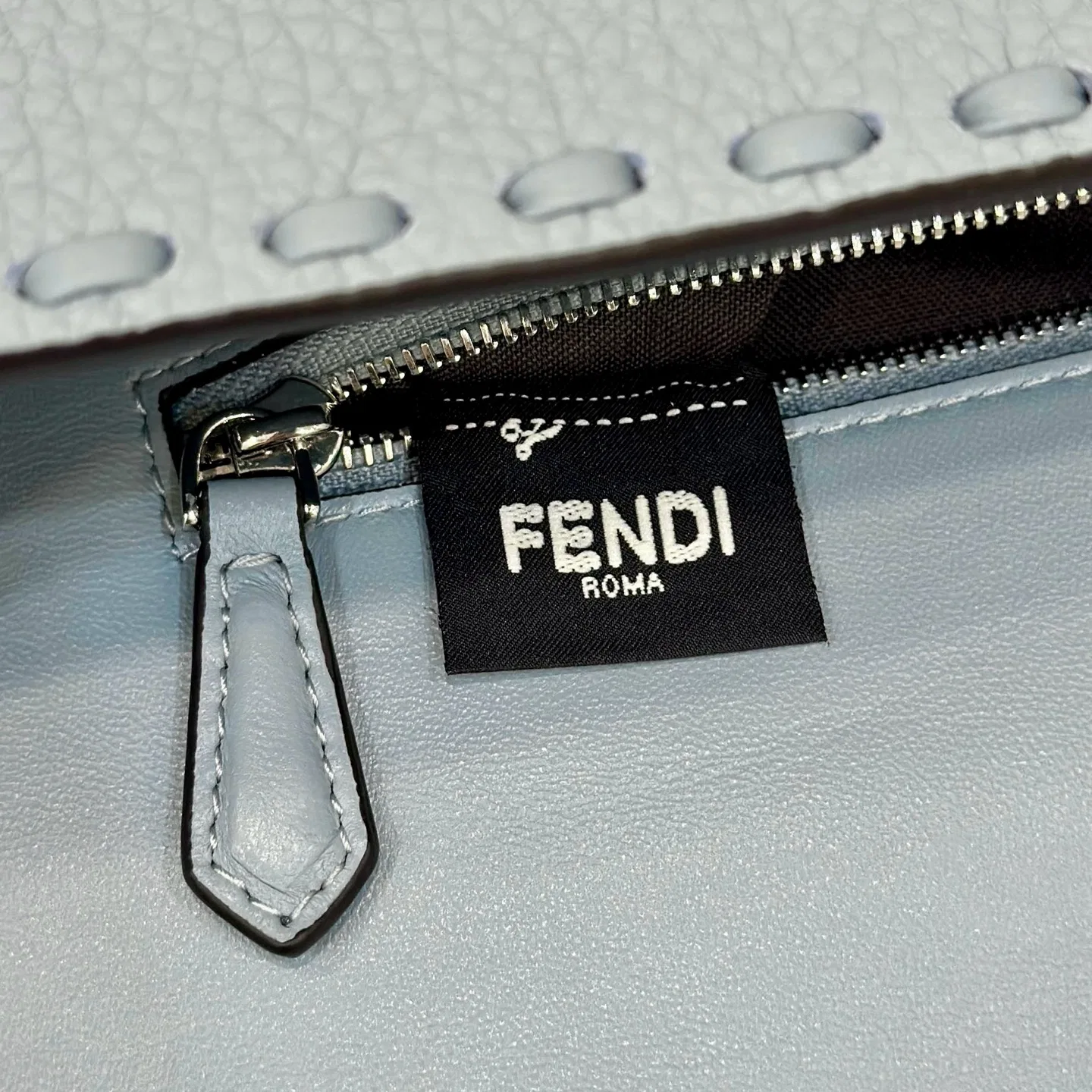 FEN 27FW CMBSDWE 015 미니백 80