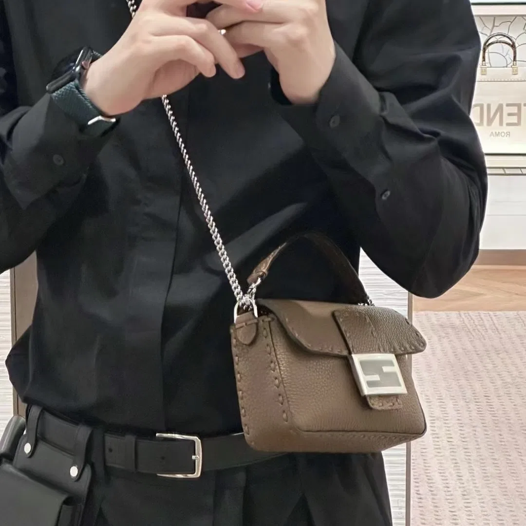 FEN 27FW CMBSDWE 015 미니백 117