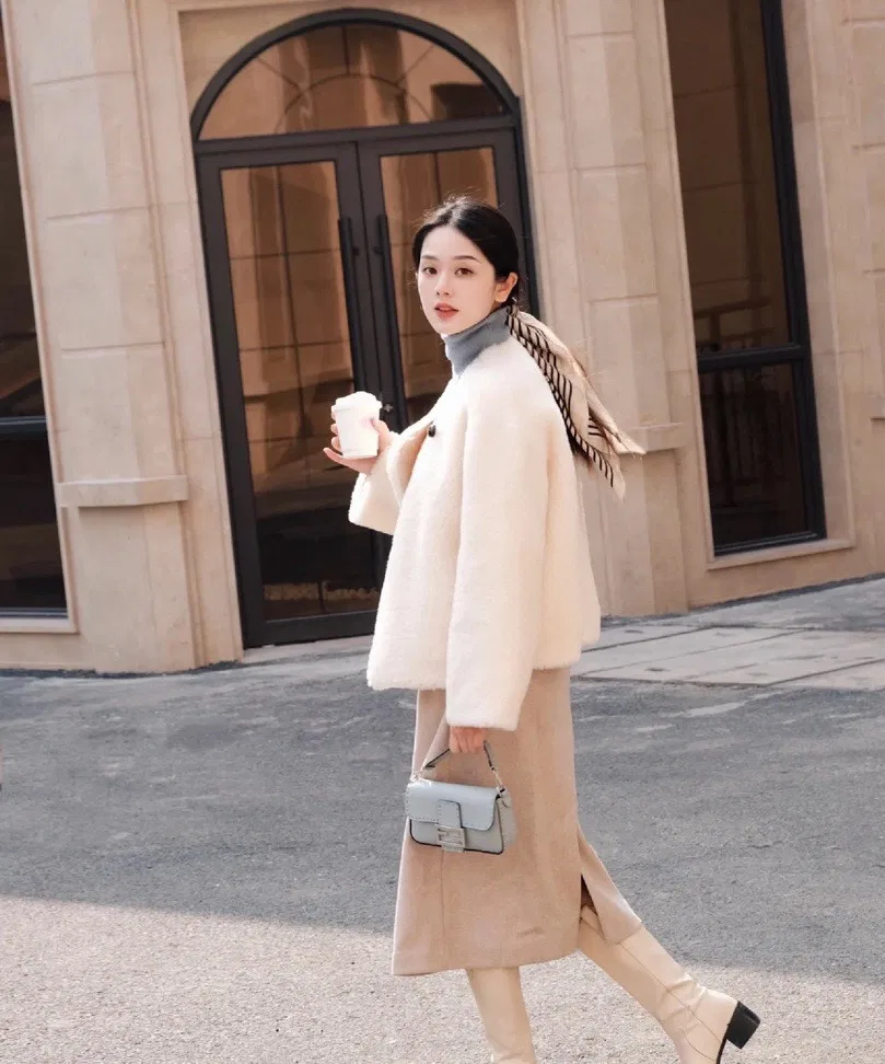 FEN 27FW CMBSDWE 015 미니백 142