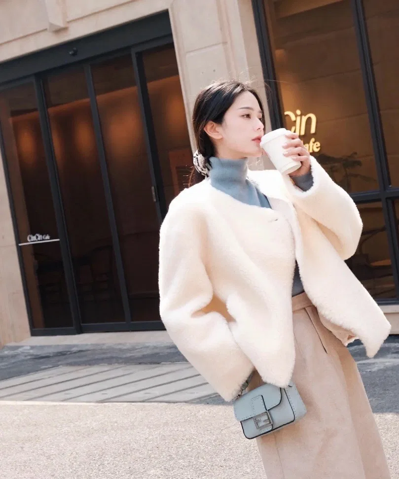 FEN 27FW CMBSDWE 015 미니백 143
