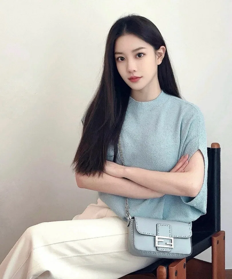 FEN 27FW CMBSDWE 015 미니백 146