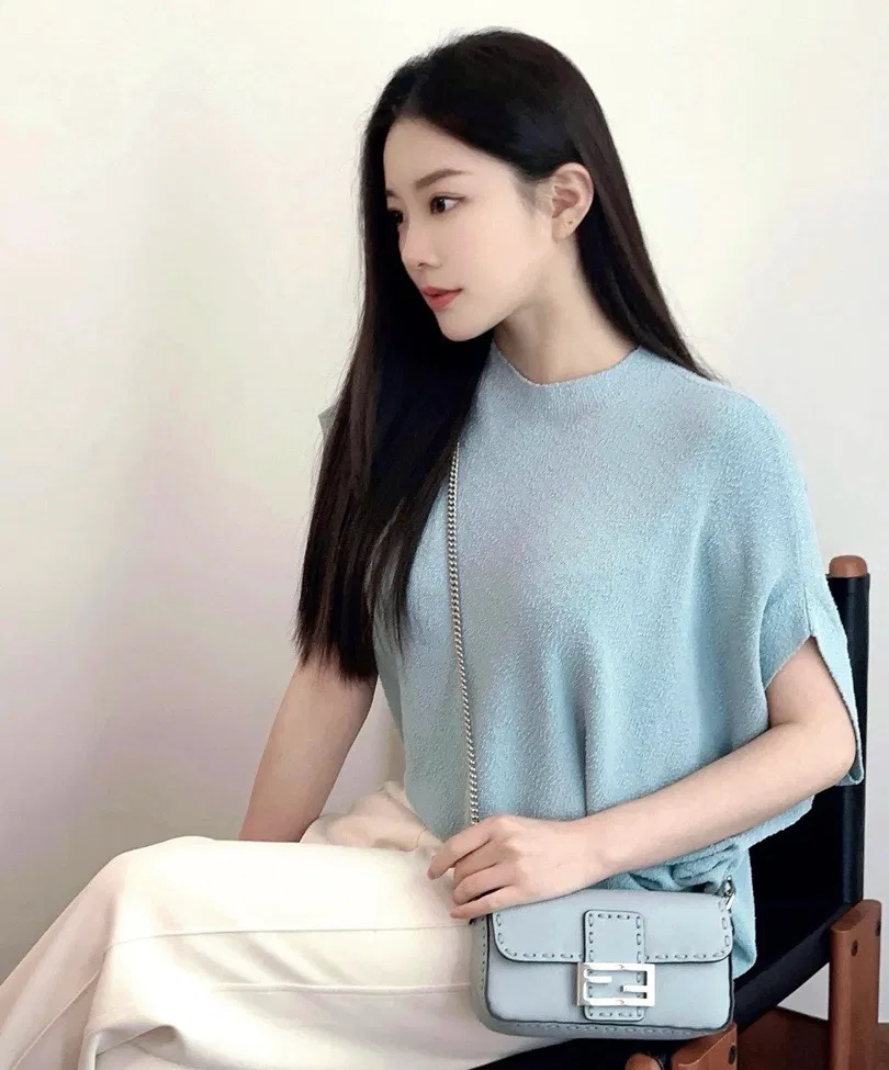 FEN 27FW CMBSDWE 015 미니백 147