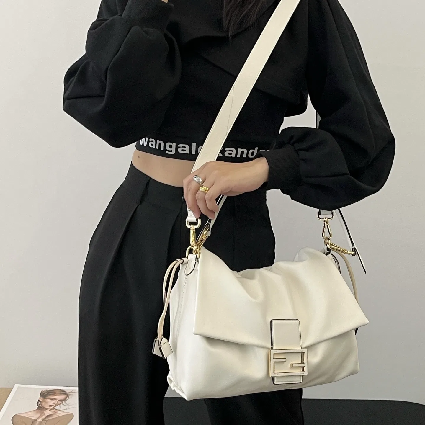 FEN 27FW CMBSDWE 016 숄더백 21