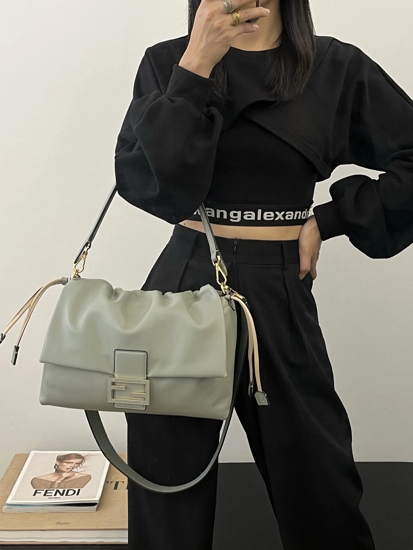 FEN 27FW CMBSDWE 016 숄더백 35