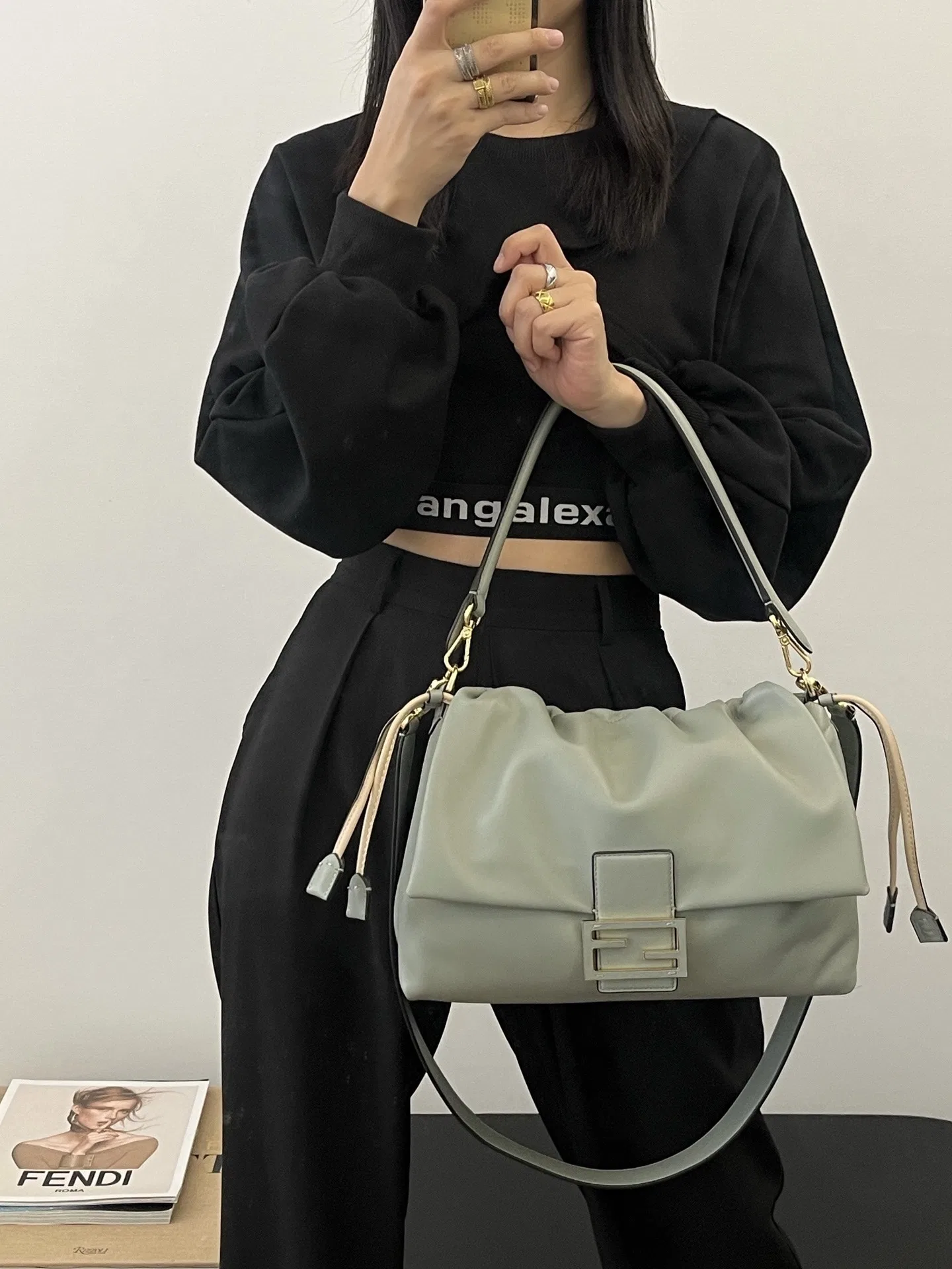 FEN 27FW CMBSDWE 016 숄더백 36