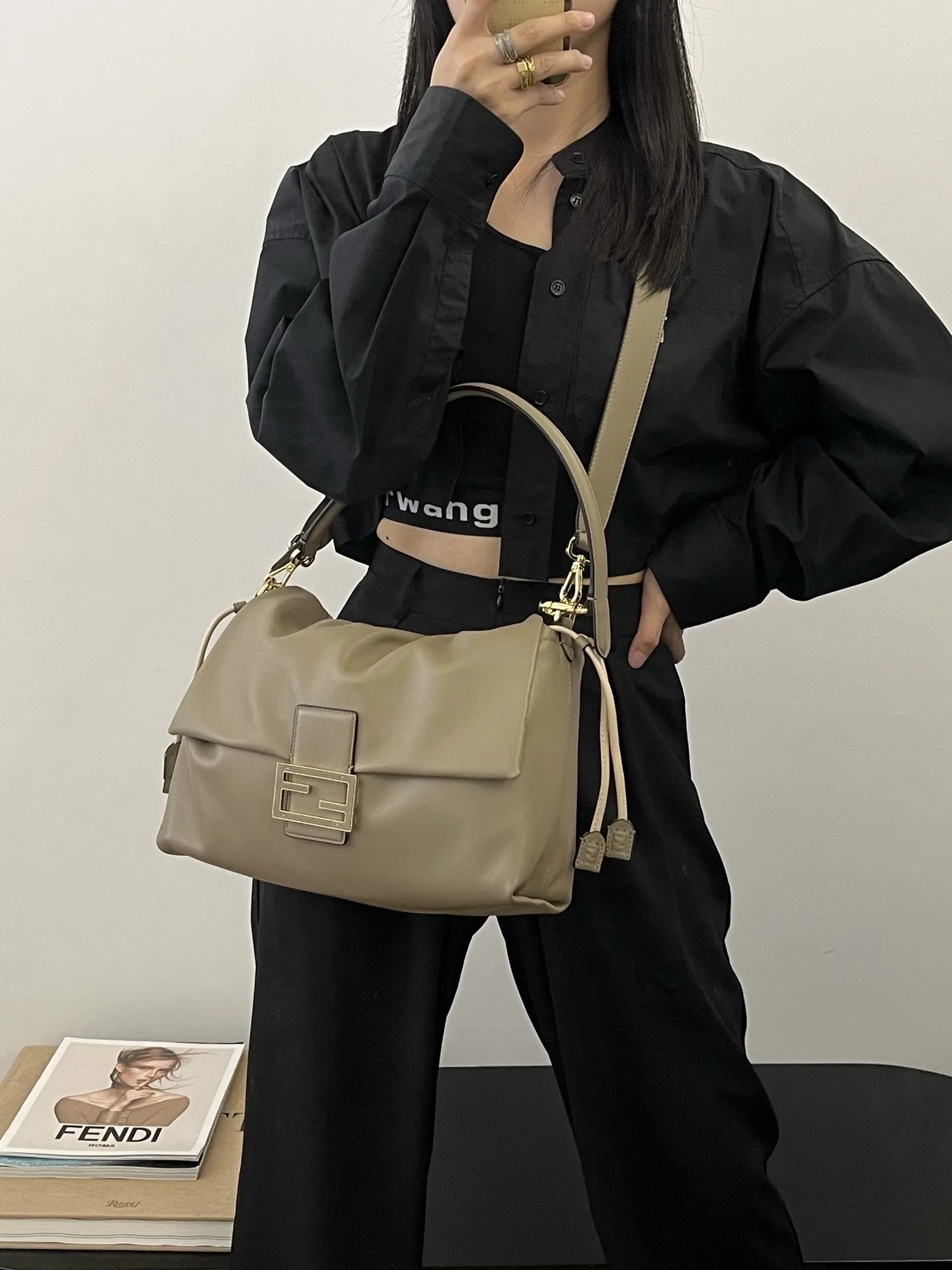 FEN 27FW CMBSDWE 016 숄더백 46