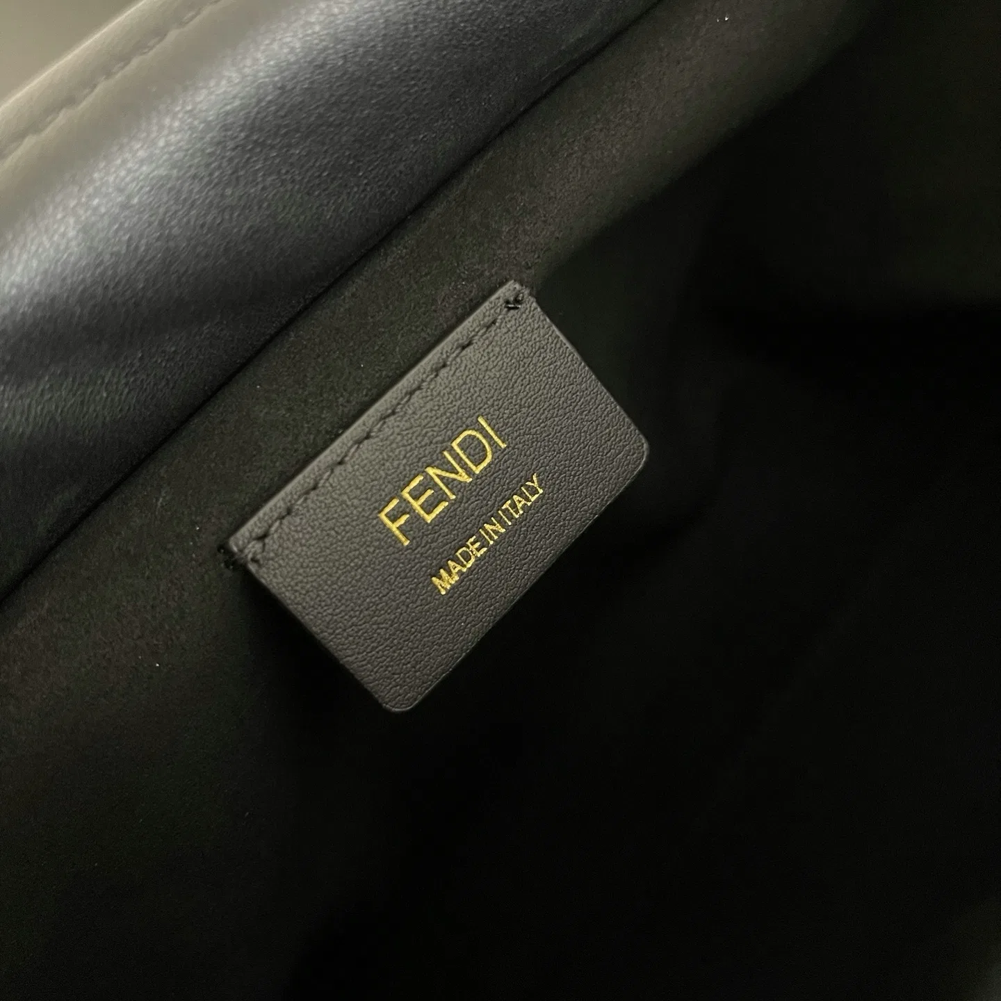 FEN 27FW CMBSDWE 016 숄더백 68