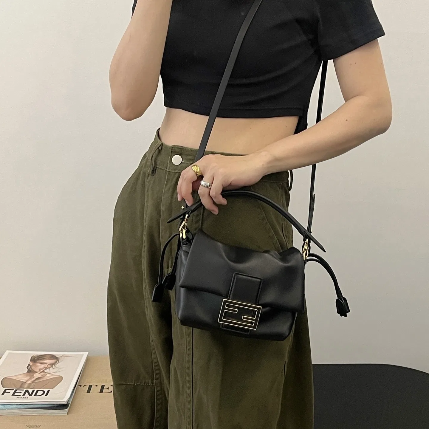 FEN 27FW CMBSDWE 017 숄더백 9